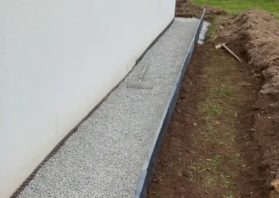3ème partie du chantier de Tréméven - Pose de plaque alvéolée sur lit de 6/10 pour faciliter un drainage