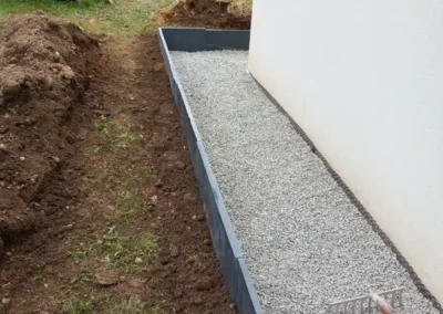 3ème partie du chantier de Tréméven - Pose de plaque alvéolée sur lit de 6/10 pour faciliter un drainage