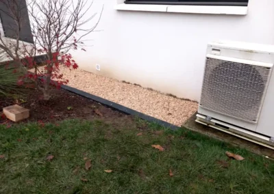 4ème partie chantier aménagement paysagers à Riec-sur-Belon - Pose de plaque alvéolée et installation de gravier marbré